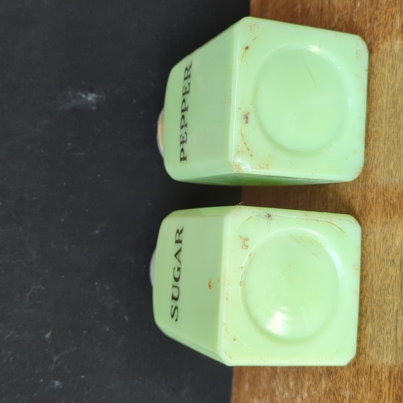 Mckee Jadeite Kitchenware Shakers - Picture 8 of 8